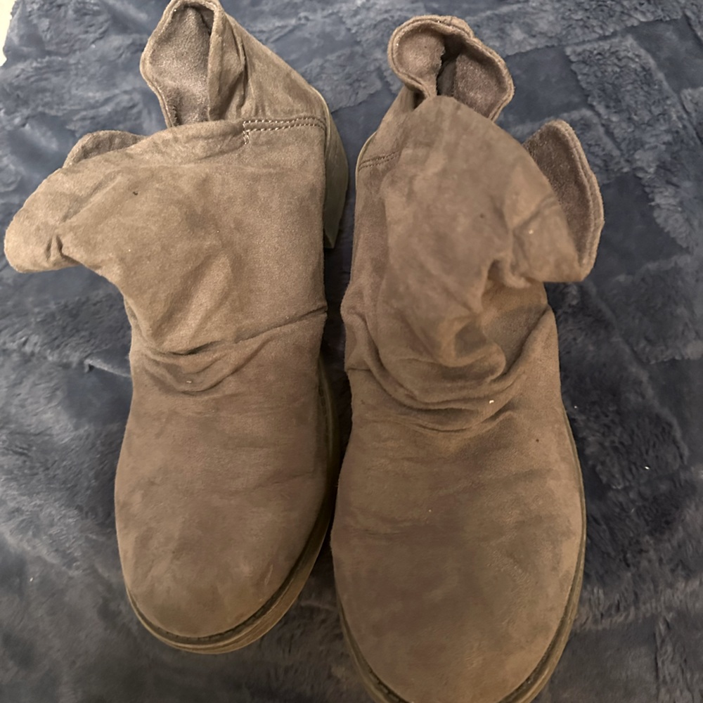Rocket dog Booties Grayish taupe color size 9 like new